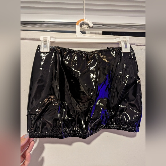 Large Glossy Black Laina Rauma Mini Skirt from LATEXXX Collection - Picture 3 of 3